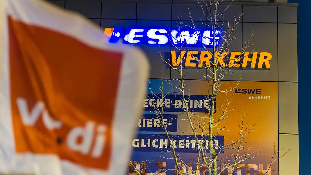 Erneut-muessen-Buerger-in-Wiesbaden-mit-einem-Warnstreik-im-Busverkehr-zurechtkommen