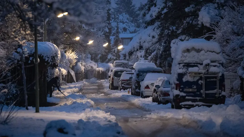 Schnee-und-Glaette-sorgen-weiterhin-fuer-Probleme-auf-den-Strassen-Bayerns