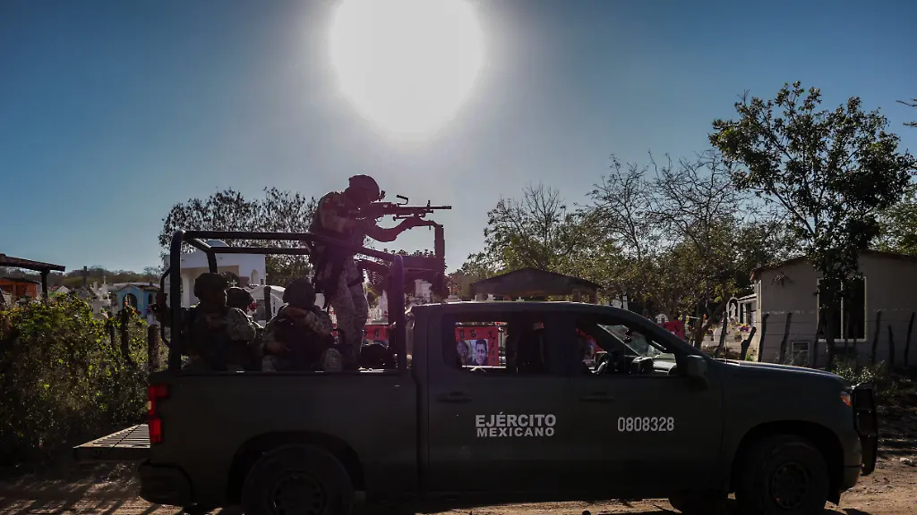 Clandestine-graves-found-amid-violence-in-Mexicos-Sinaloa-SINALOA-MEXICO-FEBRUARY-11-Federal-agents-continue-operations-following-the-discovery-of-clandestine-graves-in-the-community-of-El-Verde-where-multiple-bodies-and-human-remains-were-found-in-connection-with-the-disappearance-of-miners-reported-in-late-January-in-Concordia-Sinaloa-Mexico-February-11-2026-The-area-remains-under-heavy-security-while-nearby-streets-stand-largely-deserted-amid-ongoing-violence-linked-to-clashes-between-rival-criminal-factions-Jesus-Verdugo-Anadolu-Sinaloa-Mexico-Editorial-use-only-Please-get-in-touch-for-any-other-usage