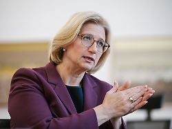 Ölpreissanktionen gegen Russland: Rehlinger: "Kriegstreiber nicht noch finanziell unterstützen"