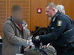 Vorwurf: Heimtückischer Mord: Angeklagte schweigen im Blutrache-Prozess in Frankfurt