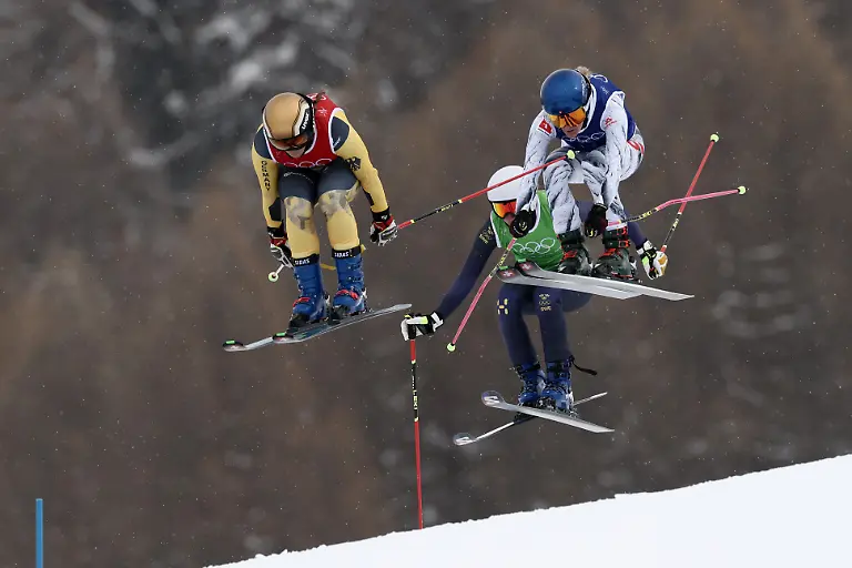Olympia-Olympische-Winterspiele-Mailand-Cortina-2026-Ski-Freestyle-Ski-Cross-Frauen-Finale-l-r-Daniela-Maier-1-aus-Deutschland-Sandra-Naeslund-2-aus-Schweden-und-Fanny-Smith-3-aus-der-Schweiz-beim-Skicross-Finale