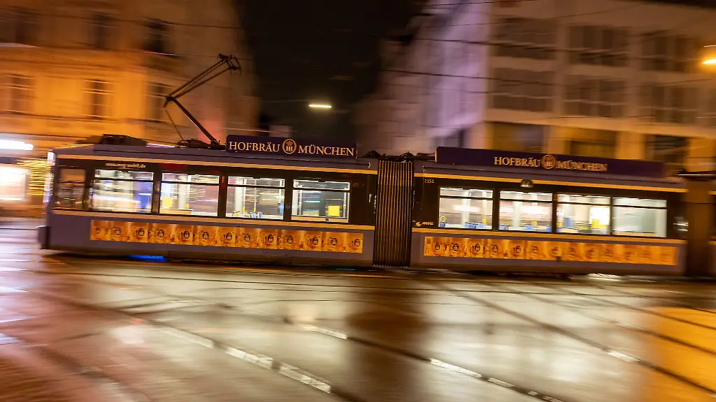 Ein-junger-Mann-wurde-Opfer-eines-offenbar-homophoben-Uebergriffs-in-einer-Strassenbahn-in-Muenchen