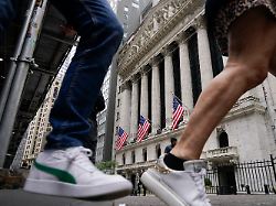 OpenAI gegen Anthropic: Das Börsenwettrennen um die Zukunft der KI-Giganten