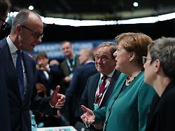 Sogar Smalltalk mit Merz: Die CDU begrüßt die verlorene "Mutti" mit großem Jubel