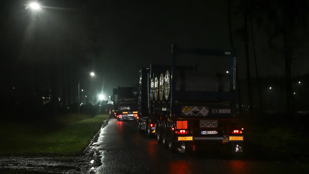 Transportfahrzeuge-mit-Uran-kommen-in-der-Nacht-in-der-Brennelementefabrik-von-Advanced-Nuclear-Fuels-ANF-an-Die-Brennelementfabrik-in-Lingen-hat-nach-Informationen-eines-Atomkraftgegner-Buendnisses-erneut-Uran-aus-Russland-erhalten