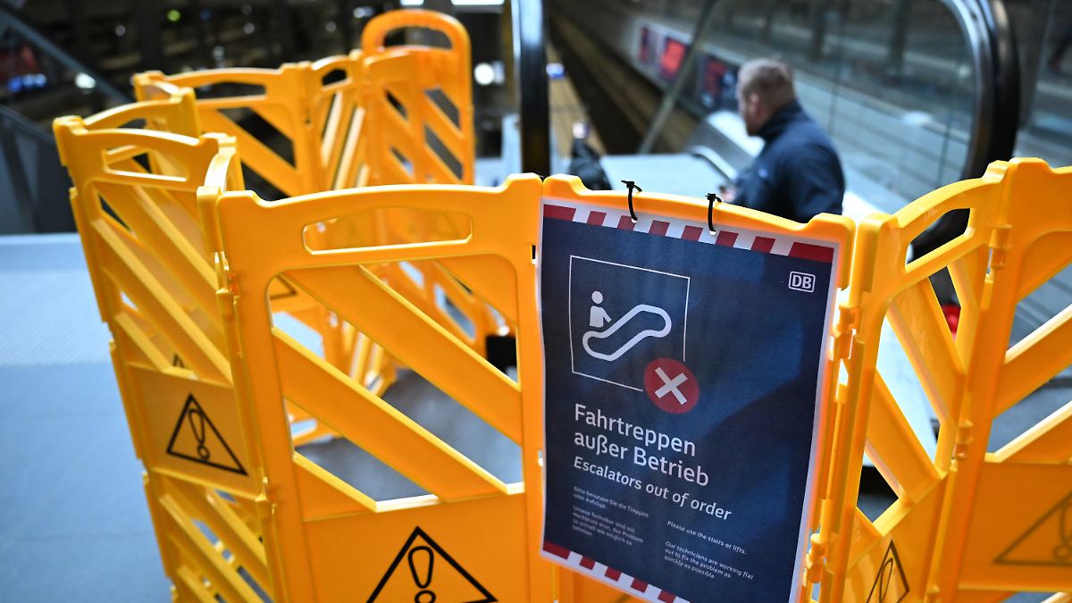 Rolltreppen an mehreren großen Bahnhöfen stehen still