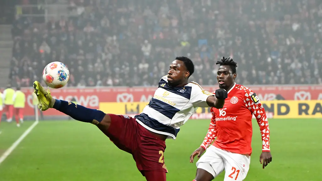 Fussball-Bundesliga-Saison-2025-2026-Mewa-Arena-Mainz-20-02-2026-1-FSV-Mainz-05-mz-Hamburger-SV-hsv-DFL-REGULATIONS-PROHIBIT-ANY-USE-OF-PHOTOGRAPHS-AS-IMAGE-SEQUENCES-AND-OR-QUASI-VIDEO-EDITORIAL-USE-ONLY-NATIONAL-AND-INTERNATIONAL-NEWS-AGENCIES-OUT-Fussball-Bundesliga-1