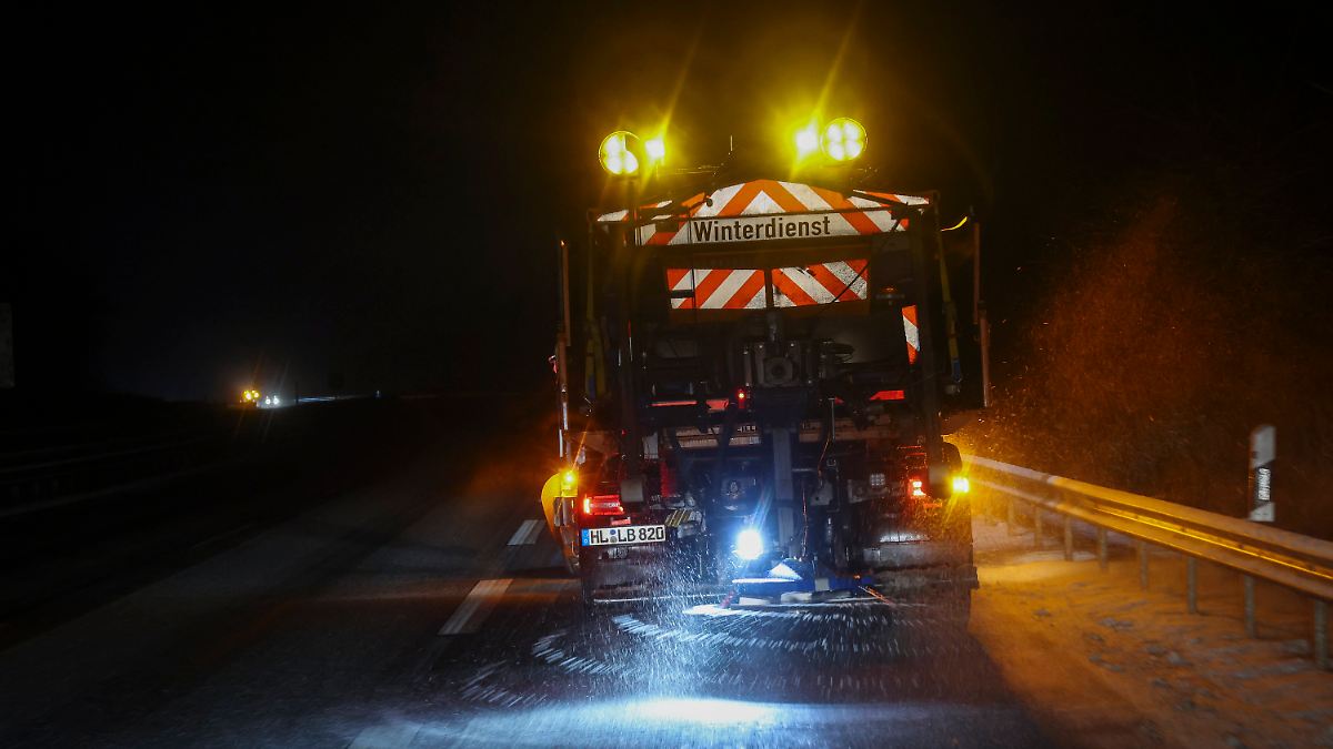 Bis in den Vormittag hinein: Wetterdienst warnt vor Glatteis im Nordosten