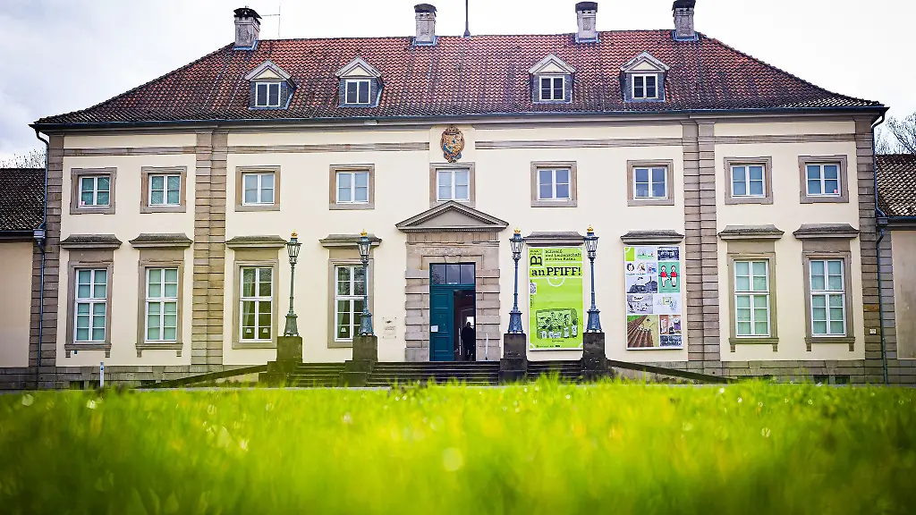 Unter-dem-Titel-Ich-sehe-was-was-du-nicht-siehst-stehen-Arbeiten-von-Anke-Feuchtenberger-und-Ulli-Lust-im-Mittelpunkt-Die-Doppelausstellung-laeuft-bis-zum-14-Juni