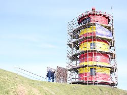 Niedersachsen & Bremen: Frische Farbe für den Otto-Leuchtturm in Ostfriesland