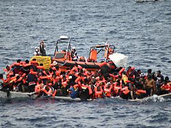 Unglück mit Flüchtlingsboot : Drei Menschen sterben vor Kreta, Dutzende werden vermisst