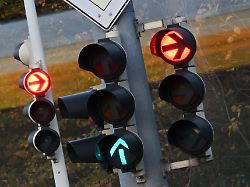 Baden-Württemberg: Vollgas nach grüner Ampel - Verdacht auf illegales Rennen