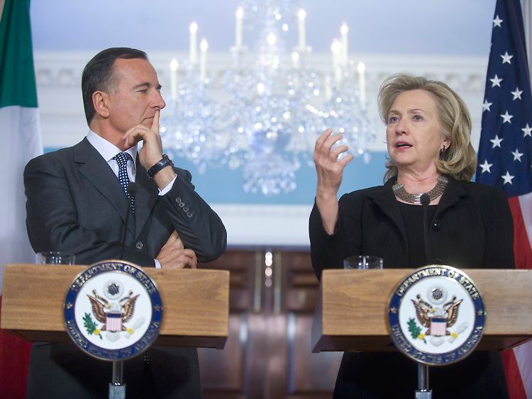 Bei einer Pressekonferenz mit ihrem italienischen Kollegen Frattini sprach Clinton über den Gaddafi-Brief.