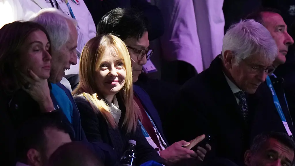 February-18-2026-Milano-Milano-Italia-Italian-first-minister-Giorgia-Meloni-and-Giovanni-Malago-during-the-men-s-500-mt-Short-Track-race-at-the-2026-Winter-Olympics-in-Milan-Italy-Wednesday-Feb-18-2026