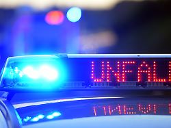 Bayern: Skihelme verloren - Unfall mit fünf Fahrzeugen auf A96