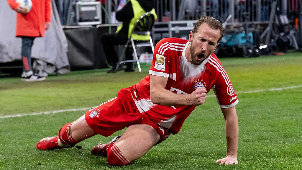 Harry-Kane-FC-FC-Bayern-Munich-9-bejubelt-sein-Tor-goal-zum-3-0-GER-FC-FC-Bayern-Munich-vs-SG-Eintracht-Frankfurt-Fussball-Bundesliga-Bundesliga-23-Spieltag-Spielzeit-2025-2026-21-02-2026-DFL-DFB-REGULATIONS-PROHIBIT-ANY-USE-OF-PHOTOGRAPHS-as-IMAGE-SEQUENCES-and-or-QUASI-VIDEO