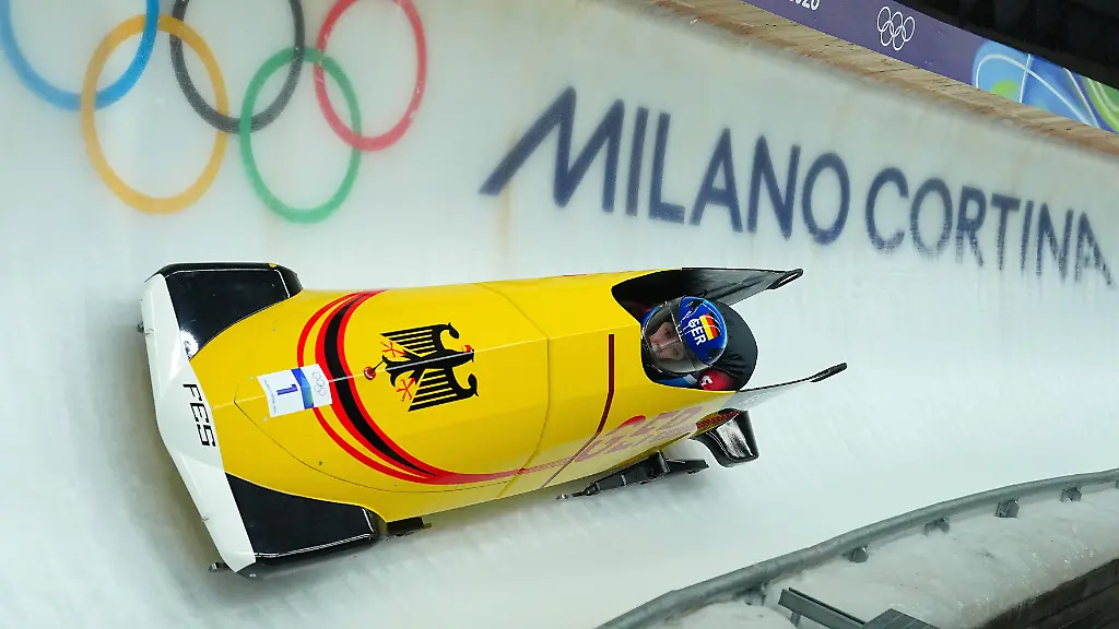 Olympia-Olympische-Winterspiele-Mailand-Cortina-2026-Bob-Zweierbob-Frauen-Durchgang-3-im-Cortina-Sliding-Centre-Laura-Nolte-Pilotin-und-Anschieberin-Deborah-Levi-Deutschland-in-Aktion