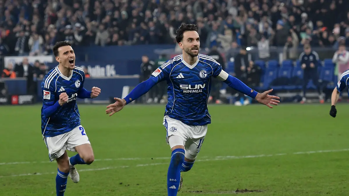 Kenan-Karaman-Schalke-19-jubelt-nach-dem-Tor-zum-3-1-21-02-2026-Fussball-FC-Schalke-04-vs-1
