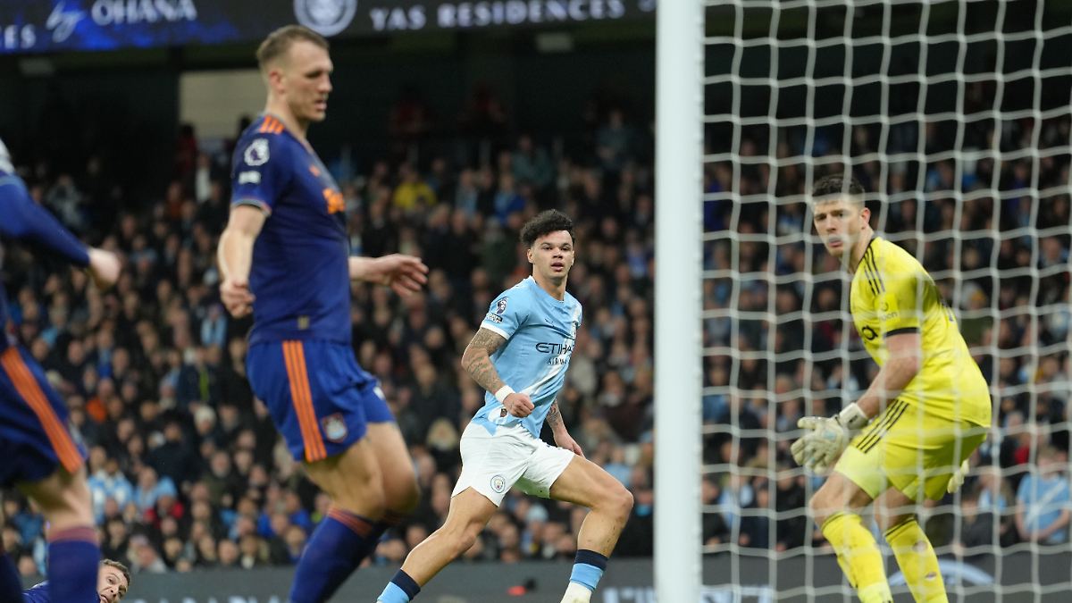 Arsenal-Patzer genutzt: ManCity zittert sich zum Sieg und macht Titelkampf richtig heiß