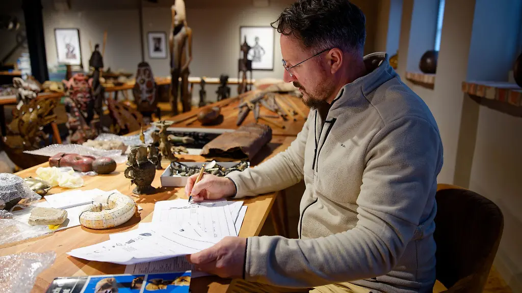 Die-1481-gegruendete-Muehle-ist-heute-ein-imposantes-Museum-fuer-Erinnerungen-Menschen-und-Mythen-aus-Afrika-und-Asien