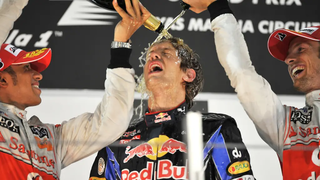 2010-11-14T155151Z-1-MT1ACI7571787-RTRMADP-3-MOTOR-F1-UAE