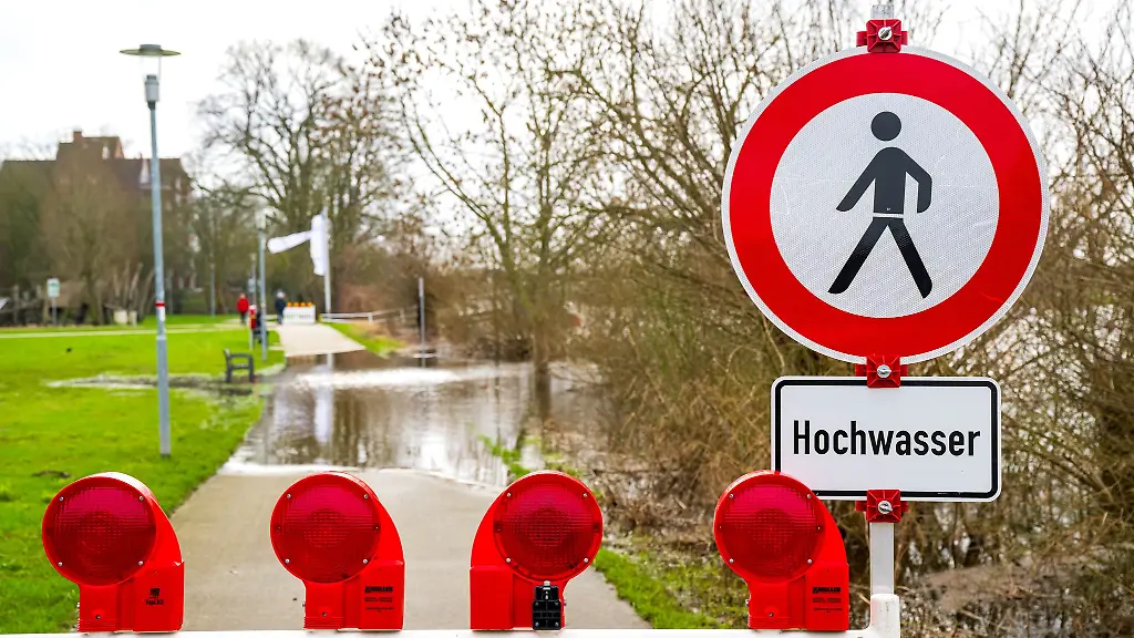 Bis-Montag-wird-in-Niedersachsen-viel-Regen-erwartet-deshalb-droht-oertlich-Hochwasser