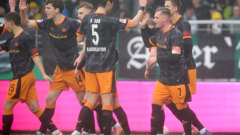 Kaiserslauterns-Spieler-konnten-in-Muenster-einen-Sieg-bejubeln