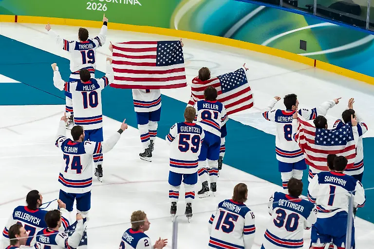February-22-2026-Milan-Lombardy-Italy-Team-USA-celebrates-after-defeating-Team-Canada-2-1-in-overtime-for-the-Mens-Gold-Medal-Game-at-the-Milano-Santagiulia-Ice-hockey-Eishockey-Arena-in-MILAN-Italy-during-the-2026-Milano-Cortina-Winter-Olympics-Olympics-2026-Milano-Cortina-Ice-Hockey-Mens-Gold-Medal-Game-USA-2-1-CAN-PUBLICATIONxINxGERxSUIxAUTxONLY-ZUMAa161-20260222-oly-a161-026-Copyright-xWalterxG