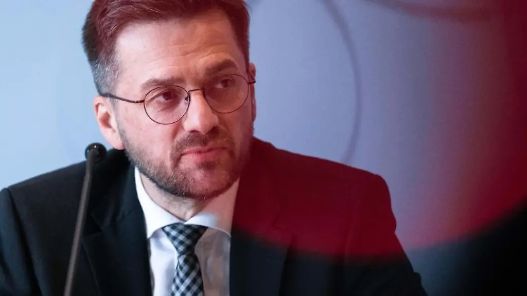 SPD-Landtagsfraktionschef-Thomas-Kutschaty-nimmt-an-einer-Pressekonferenz-teil