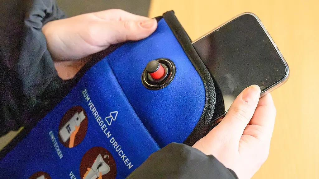 Die-Huellen-sollen-die-Handynutzung-reduzieren