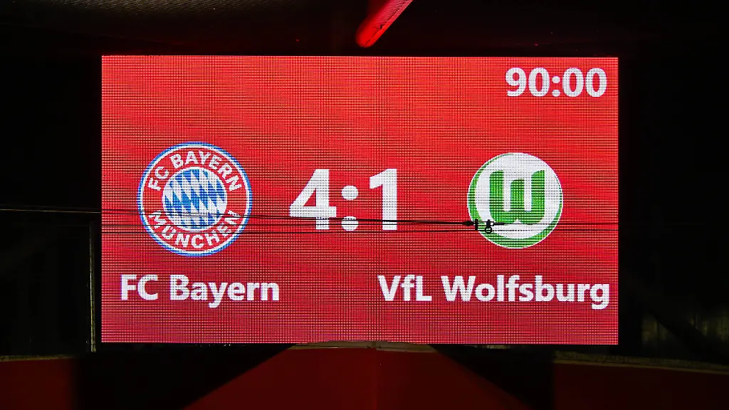 Die-Anzeigetafel-Videowand-zeigt-das-Endergebnis-22-02-2026-Muenchen-Deutschland-Fussball-Google-Pixel-Frauen-Bundesliga-FC-Bayern-Muenchen-VfL-Wolfsburg-DFB-DFL-REGULATIONS-PROHIBIT-ANY-USE-OF-PHOTOGRAPHS-AS-IMAGE-SEQUENCES-AND-OR-QUASI-VIDEO