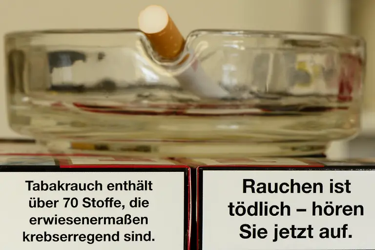 Zigarettenpackung-mit-Gesundheitswarnung