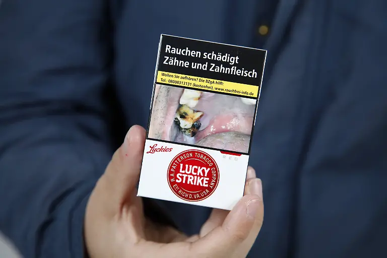 Warnbild-auf-Zigarettenschachtel-Warnbild-auf-Zigarettenschachtel-on-Cigarette-box-on-Cigarette-box