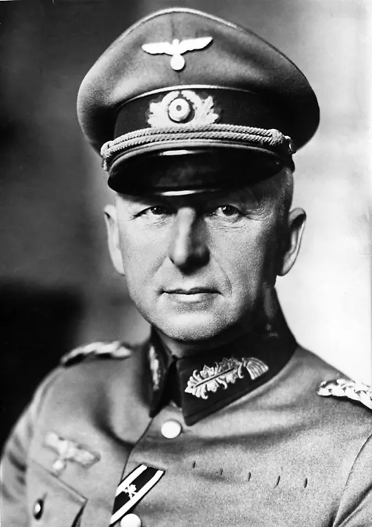 Undatiertes-Portrait-des-Generalmajor-Erich-von-Lewinski-genannt-von-Manstein-Kommmandeur-der-18-Division-AP-Photo-Undated-portrait-of-major-general-Erich-von-Lewinski-called-von-Manstein-commander-of-the-German-army-18-division-during-WWII