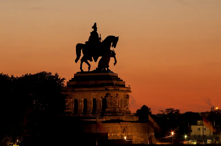 Kaiser-Wilhelm-I-statue-at-sunset-on-Deutsches-Eck-Koblenz-Rhineland-Palatinate-Germany-Europe