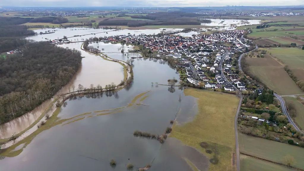 Nach-starken-Regenfaellen-und-Schneeschmelze-steigen-in-Hessen-vielerorts-die-Pegel-auch-der-Pegel-der-Nidder-bei-Eichen-in-Wetterau-Aktuelles-Foto