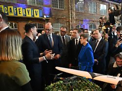 Kanzler eröffnet "Café Kyiv": Merz greift Russland ungewohnt hart an - und offenbart Dilemma