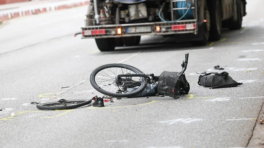 Elf-Radfahrer-sind-im-vergangenen-Jahr-im-Hamburger-Strassenverkehr-ums-Leben-gekommen