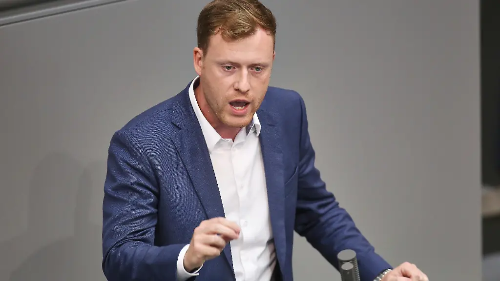 Berlin-Deutschland-Deutscher-Bundestag-24