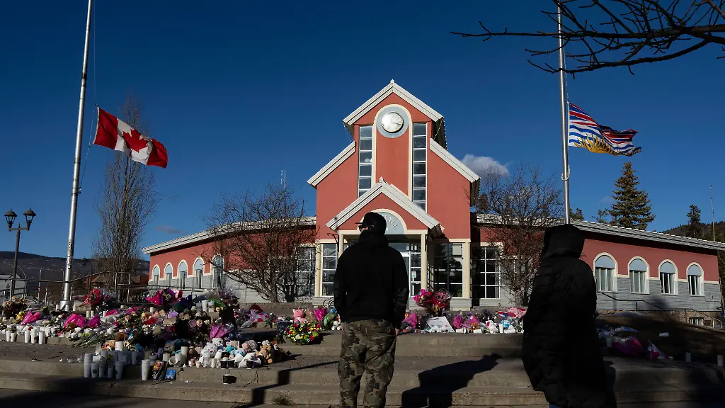 February-14-2026-Tumbler-Ridge-Bc-CANADA-People-pay-their-respects-at-a-memorial-on-the-steps-of-the-Town-Hall-following-a-vigil-the-previous-day-in-Tumbler-Ridge-B-C-Saturday-Feb-14-2026