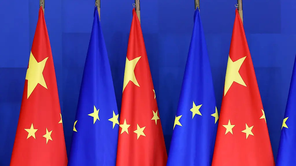 BRUSSEL-BELGIUM-APRIL-01-A-general-view-of-the-European-Union-and-Chinese-flags-during-the-EU-China-Summit-held-via-videoconferencing-in-Brussel-Belgium-on-April-01-2022-The-president-of-the-European-Council-Charles-Michel-president-of-the-European-Commission-Ursula-von-der-Leyen-high-representative-of-the-EU-Foreign-Relations-and-Security-Policy-Josep-Borrell-and-president-of-China-Xi-Jinping-attended-the-meeting-in-Brussels