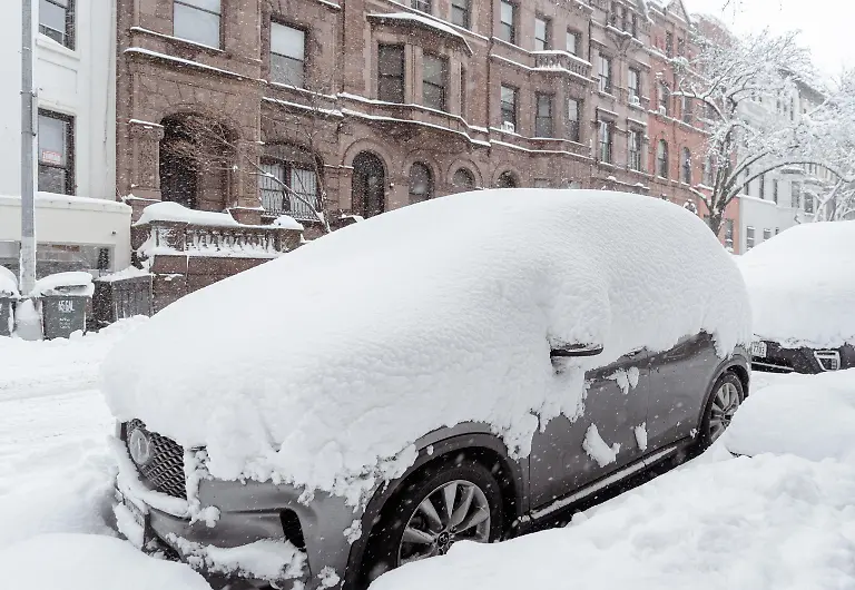 A-blizzard-hit-the-Northeast-including-New-York-City-with-heavy-snow-and-strong-winds-with-some-places-getting-up-to-19-inches-of-snow-New-York-NY-February-23-2026-Photo-by-Steve-Sanchez-Sipa-USA