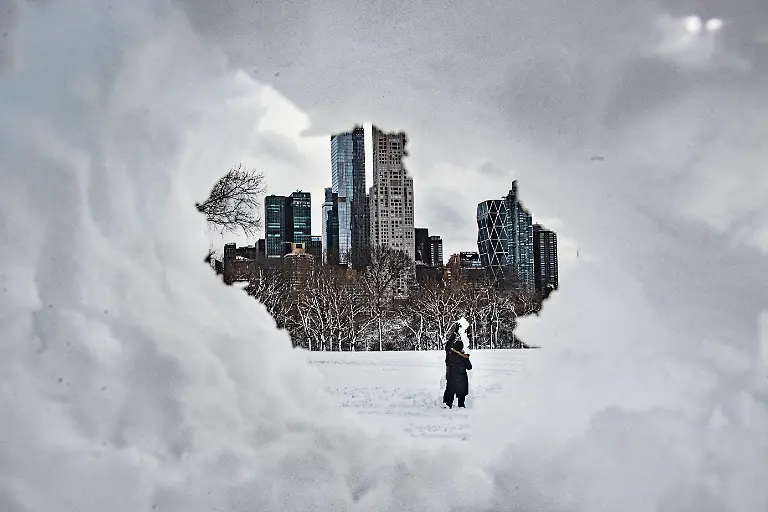 A-woman-is-seen-walking-through-Sheep-Meadow-in-Central-Park-in-New-York-City-through-a-snowdrift-as-a-state-of-emergency-is-called-with-schools-closed-and-almost-20-inches-51-cm-of-snow-has-been-recorded-in-the-park-on-February-23-2025-Photo-by-Laura-Brett-Sipa-USA