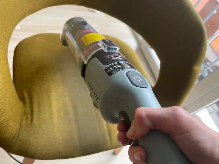 Shark Stainforce Teppich- und Polsterreiniger handlich im Test