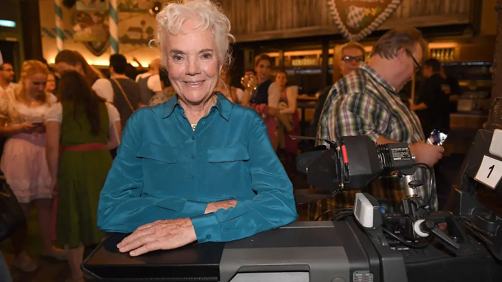 Seit-Beginn-der-Serie-vor-fast-20-Jahren-ist-Ursula-Erber-dabei-als-Oberhaupt-der-Wirtsfamilie-Brunner