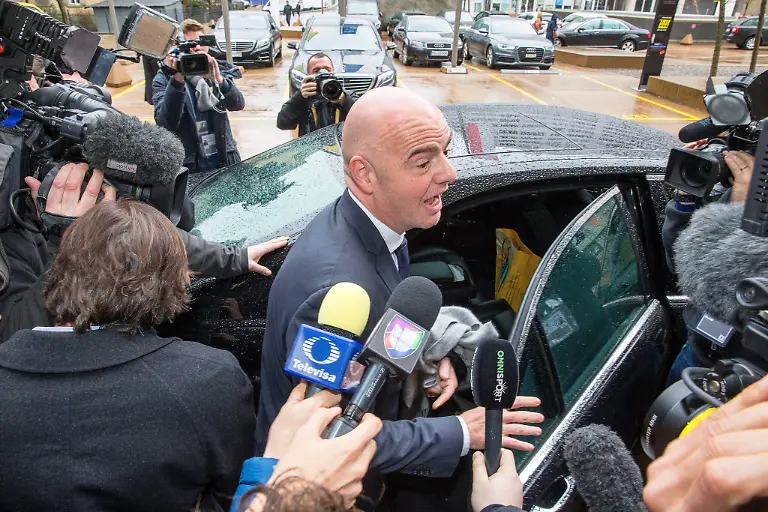 epaselect-epa05179990-UEFA-General-Secretary-Gianni-Infantino-C-leaves-the-CONCACAF-Extraordinary-Congress-at-the-Renaissance-hotel-in-Zurich-Switzerland-25-February-2016-Infantino-will-run-for-football-world-governing-body-FIFA-s-presidency-at-an-extraordinary-FIFA-Congress-in-Zurich-Switzerland-on-26-February-2016-EPA-PATRICK-B