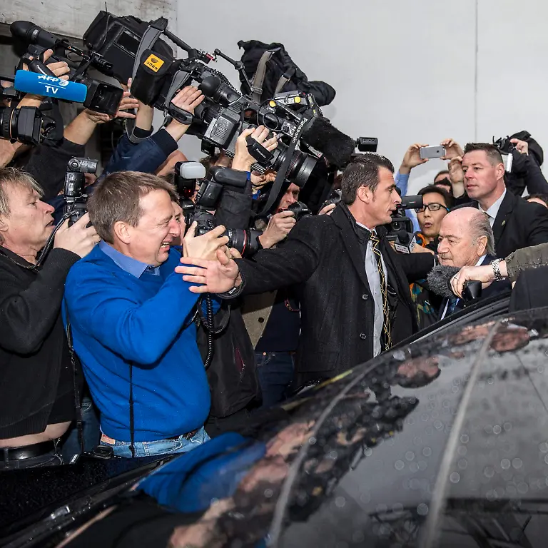 epa05077665-Joseph-Sepp-Blatter-C-suspended-FIFA-president-arrives-for-his-press-conference-to-respond-to-the-FIFA-ethics-committee-s-verdict-at-former-FIFA-s-headquarters-Hotel-Sonnenberg-in-Zurich-Switzerland-21-December-2015-FIFA-President-Joseph-Blatter-and-UEFA-President-Michel-Platini-were-banned-from-football-for-eight-years-by-the-ethics-committee-of-football-s-world-governing-body-on-21-December-2015-EPA-PATRICK-B
