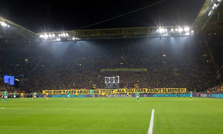 Feature-DO-Fans-kritisieren-FIFA-und-UEFA-Gianni-Infantino-Protest-you-dont-care-about-the-sport-all-you-care-is-money-Fussball-Champions-League-Vorrunde-4-Spieltag-Borussia-Dortmund-DO-Newcastle-United-NU-2-0-am-07-11-2023-in-Dortmund-Deutschland