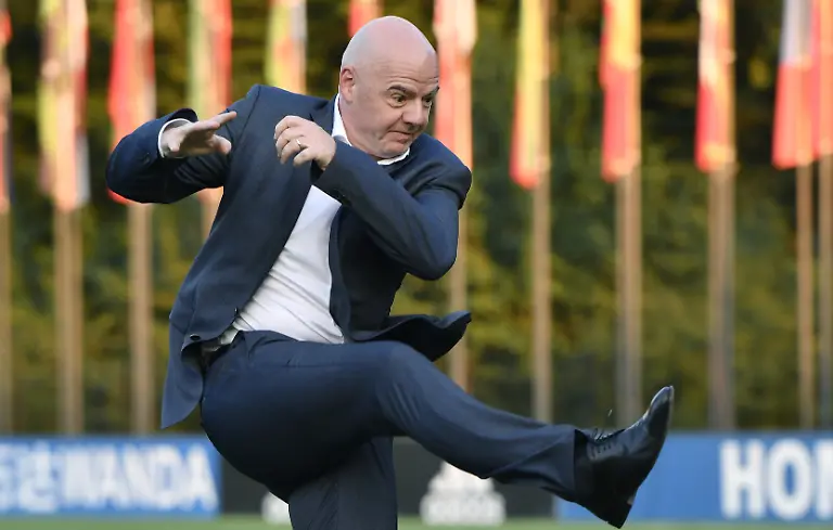 FIFA-Praesident-Gianni-Infantino-beim-Penaltyschiessen-am-Event-Stadtzuercher-Fussballclubs-treffen-die-FIFA-am-Home-of-FIFA-in-Zuerich-am-Mittwoch-30-September-2020